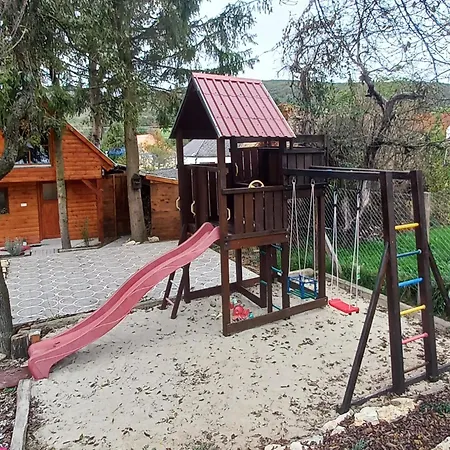 Fahaz A Fenyok Alatt - Borostyankut Wellness Ii Apartmán