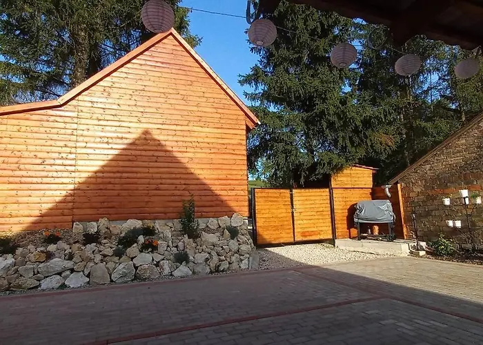 Fahaz A Fenyok Alatt - Borostyankut Wellness Ii Апартаменты *