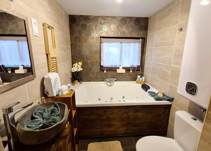 Fahaz A Fenyok Alatt - Borostyankut Wellness Ii Апартаменты *